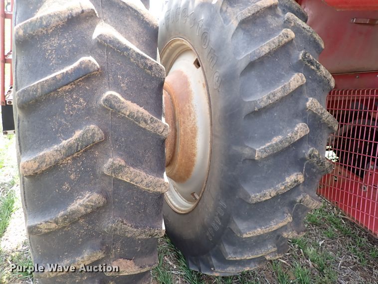 image for item DK4581 1993 Case IH 1688  combine