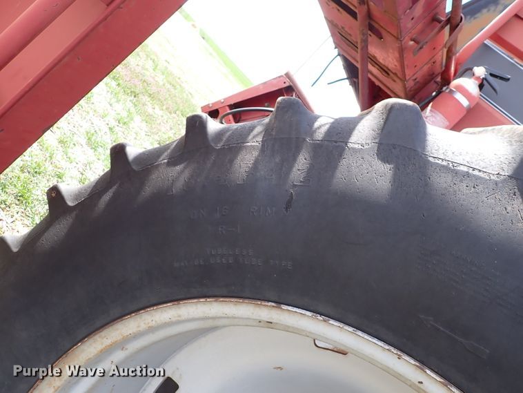 image for item DK4581 1993 Case IH 1688  combine