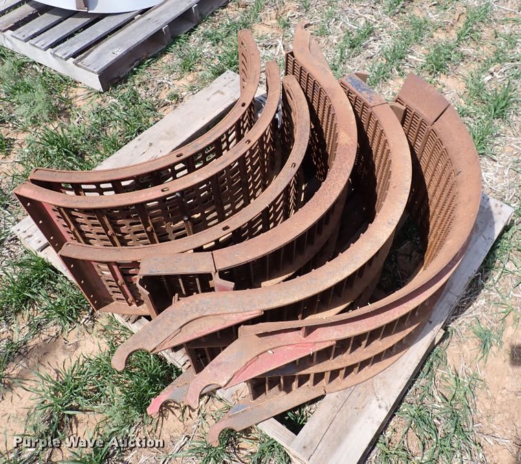 image for item DK4581 1993 Case IH 1688  combine