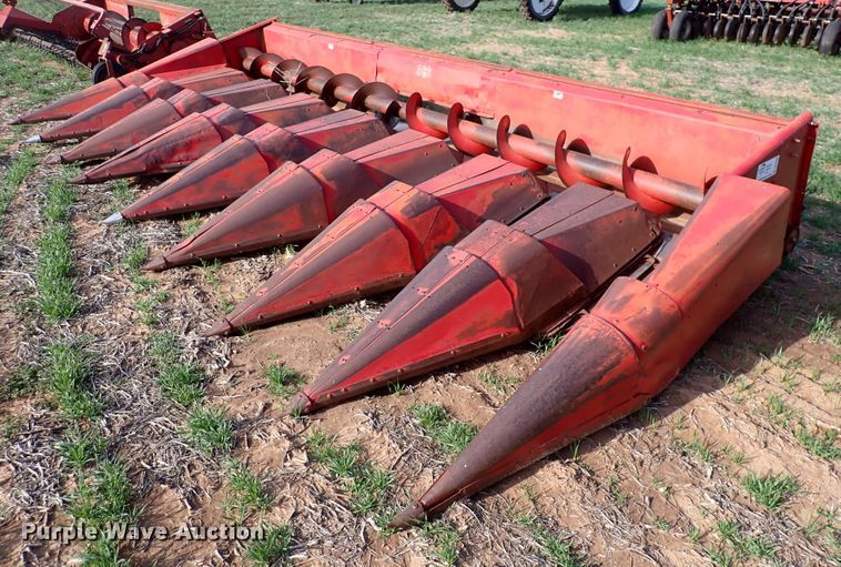 image for item DK4592 International 883  corn head