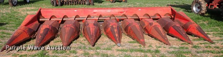 image for item DK4592 International 883  corn head