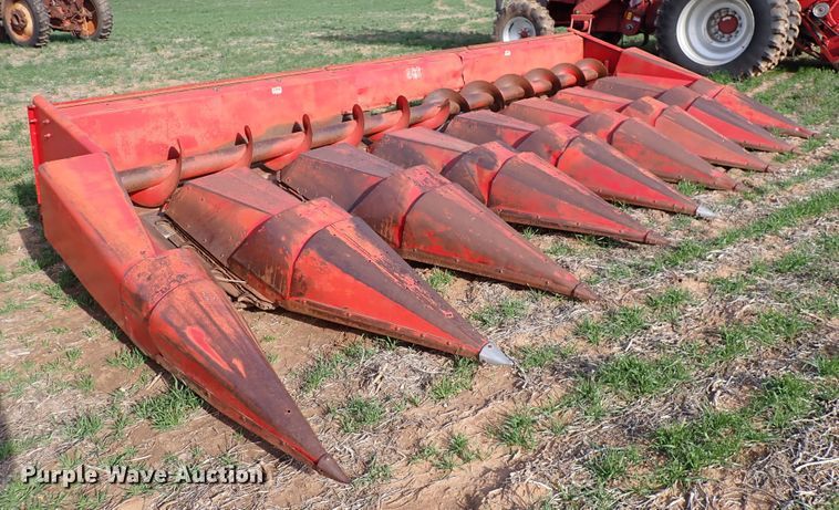 image for item DK4592 International 883  corn head