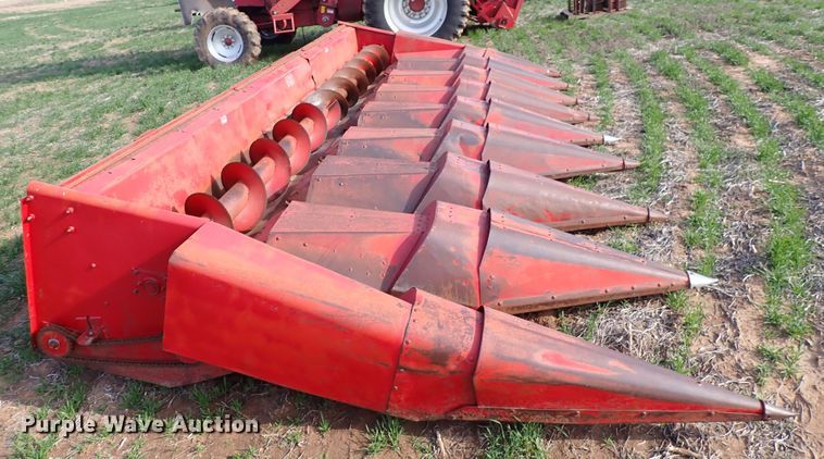 image for item DK4592 International 883  corn head