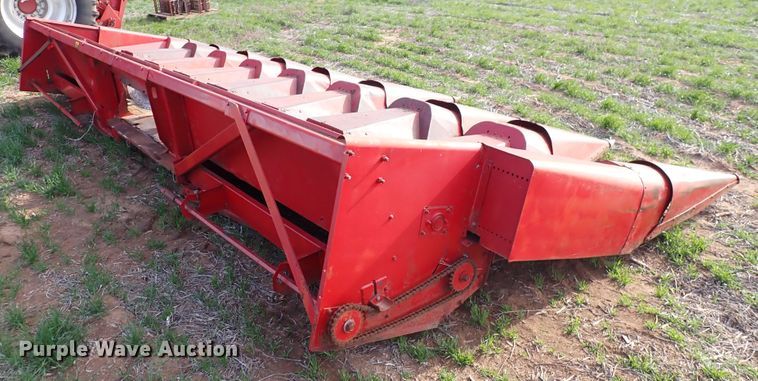 image for item DK4592 International 883  corn head