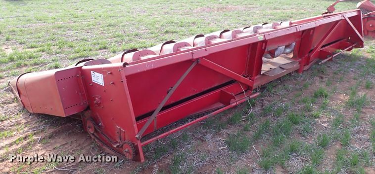 image for item DK4592 International 883  corn head