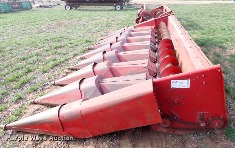 image for item DK4592 International 883  corn head