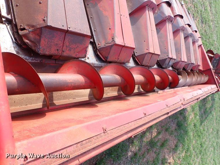 image for item DK4592 International 883  corn head