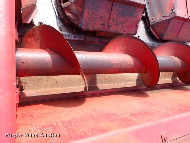 image for item DK4592 International 883  corn head