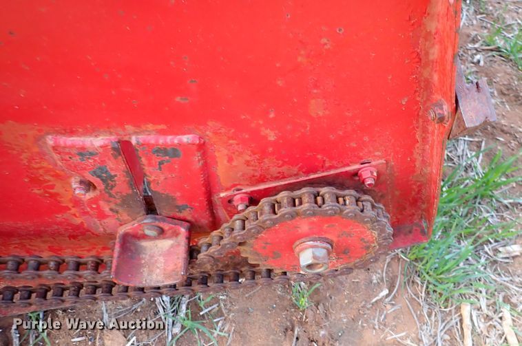 image for item DK4592 International 883  corn head