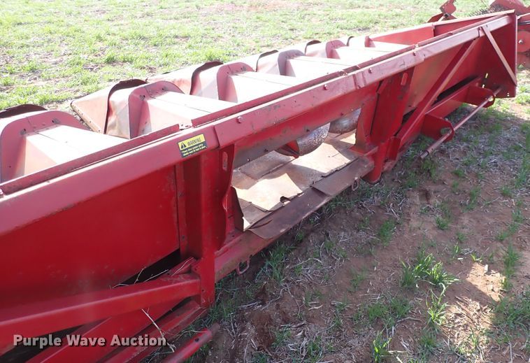 image for item DK4592 International 883  corn head