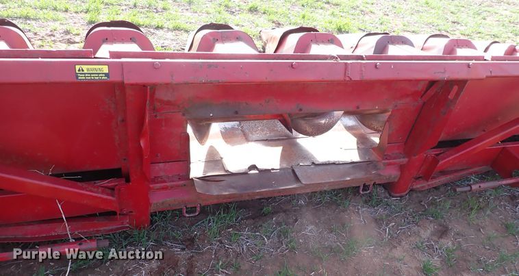 image for item DK4592 International 883  corn head