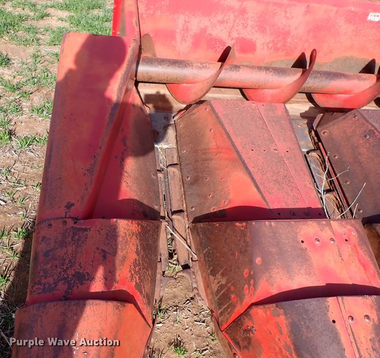 image for item DK4592 International 883  corn head