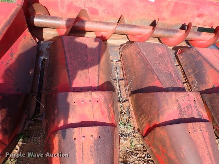 image for item DK4592 International 883  corn head