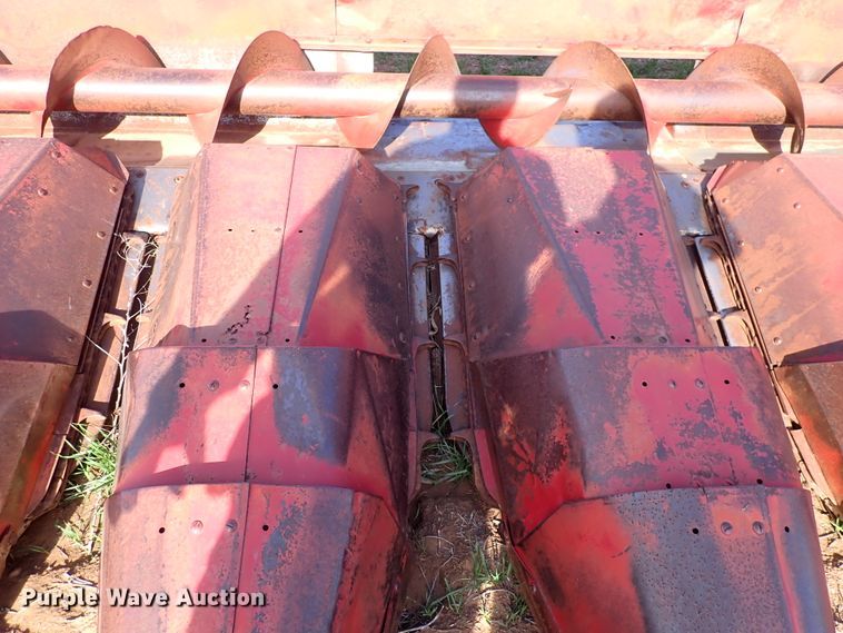 image for item DK4592 International 883  corn head