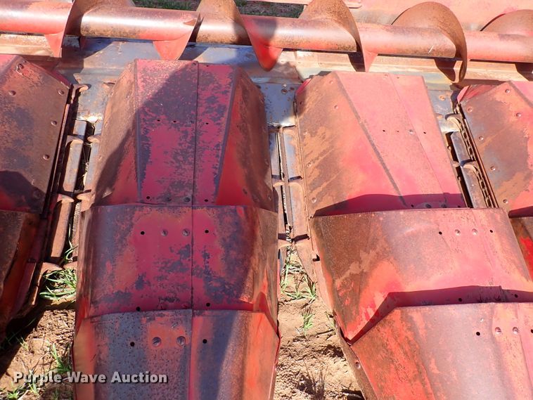 image for item DK4592 International 883  corn head