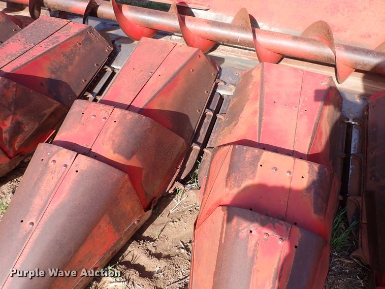 image for item DK4592 International 883  corn head