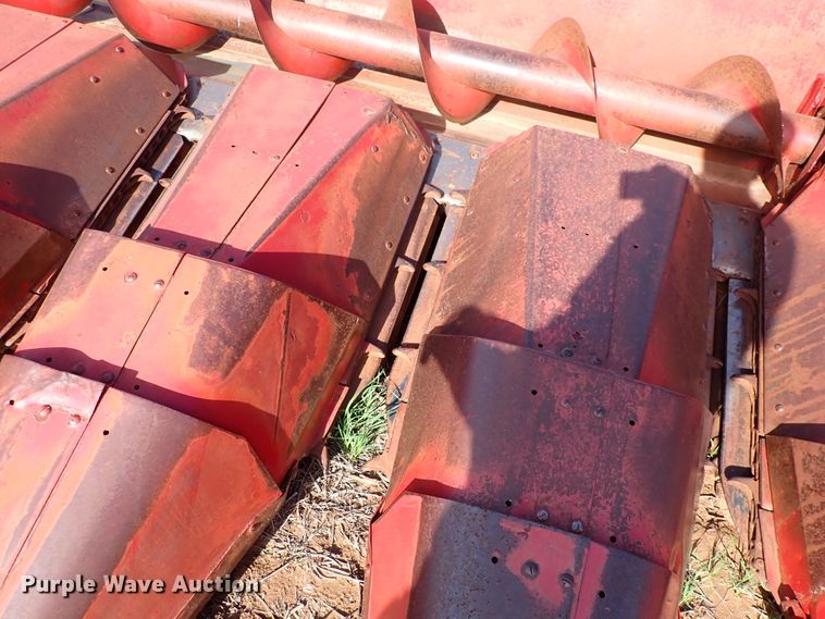 image for item DK4592 International 883  corn head