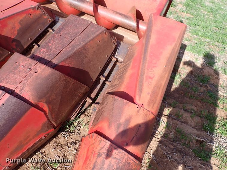 image for item DK4592 International 883  corn head