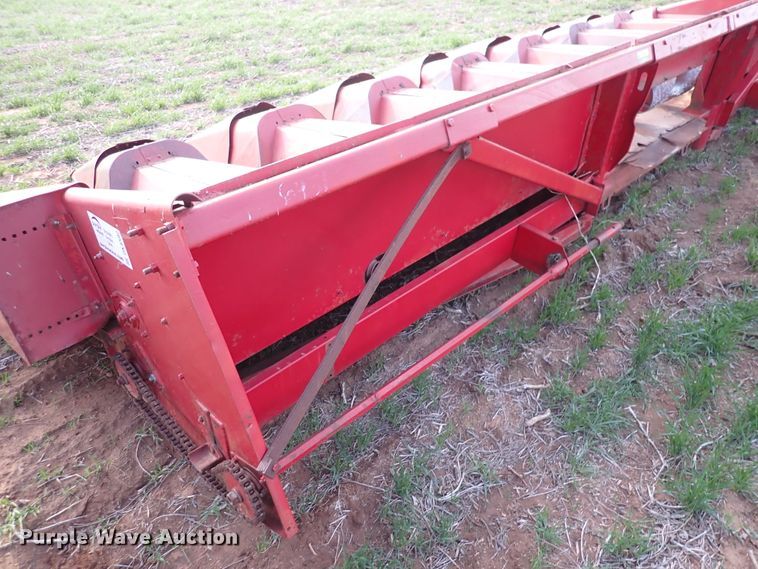 image for item DK4592 International 883  corn head