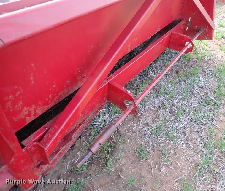 image for item DK4592 International 883  corn head