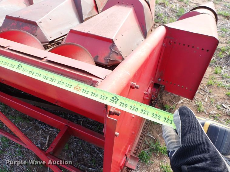 image for item DK4592 International 883  corn head