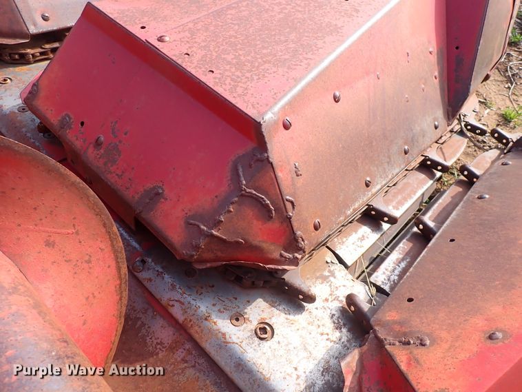 image for item DK4592 International 883  corn head