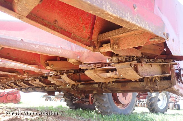 image for item DK4592 International 883  corn head