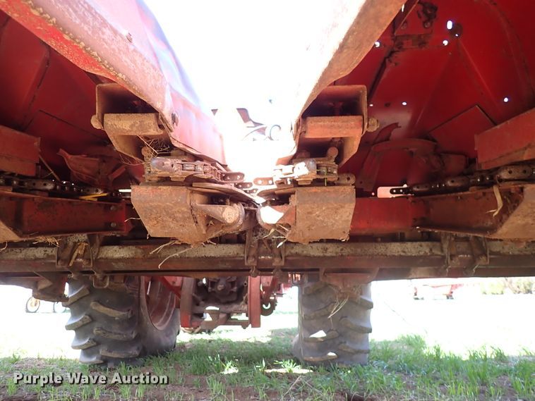 image for item DK4592 International 883  corn head