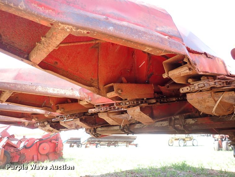 image for item DK4592 International 883  corn head