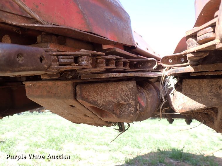 image for item DK4592 International 883  corn head