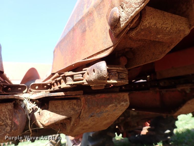 image for item DK4592 International 883  corn head