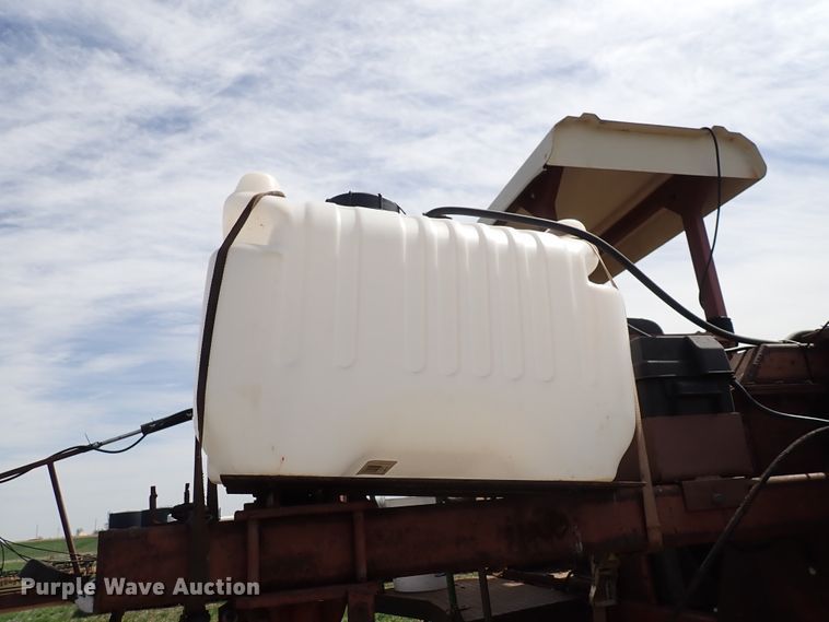 image for item DK4612 Hagie 473  Hi-Tractor Hi-Crop sprayer