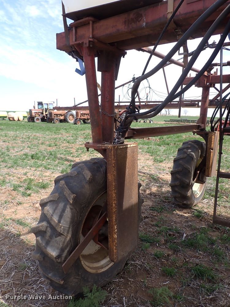 image for item DK4612 Hagie 473  Hi-Tractor Hi-Crop sprayer