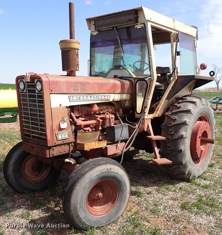 image for item DK4615 International 856  tractor