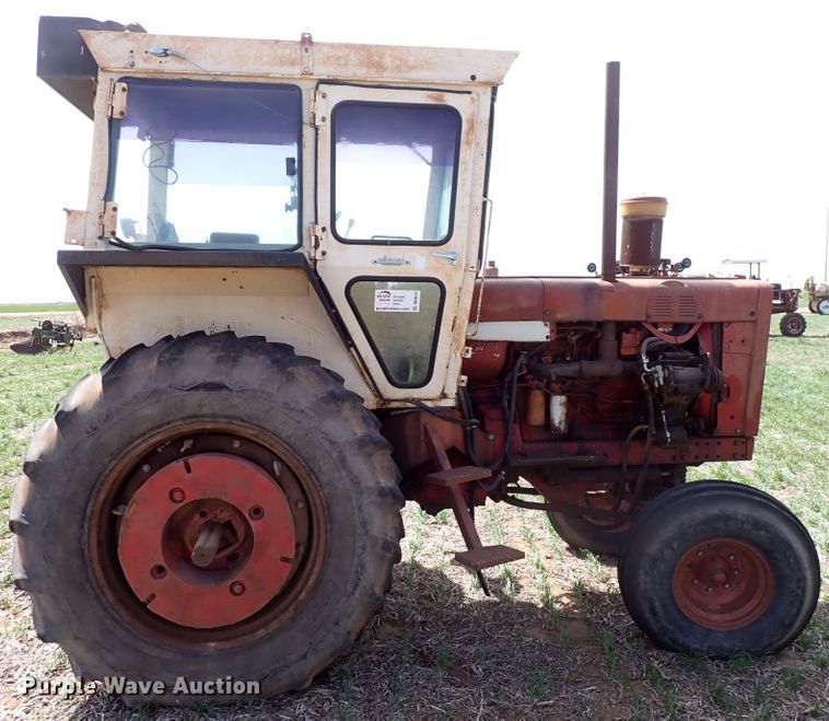 image for item DK4615 International 856  tractor