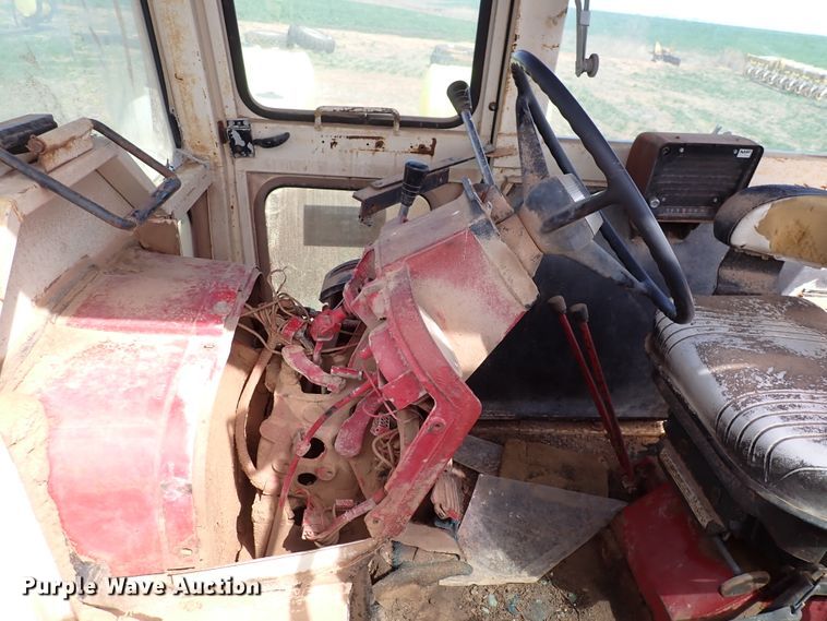 image for item DK4615 International 856  tractor