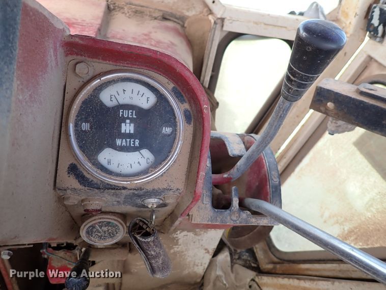 image for item DK4615 International 856  tractor