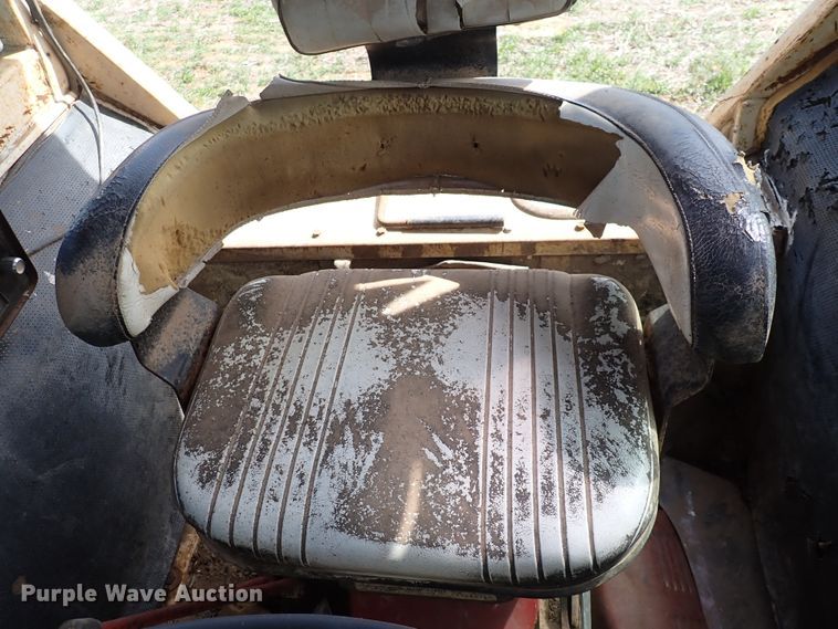 image for item DK4615 International 856  tractor