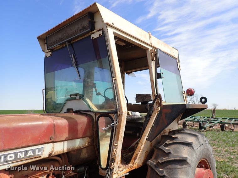 image for item DK4615 International 856  tractor