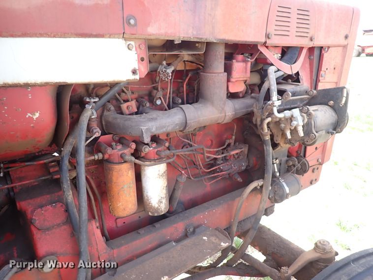 image for item DK4615 International 856  tractor