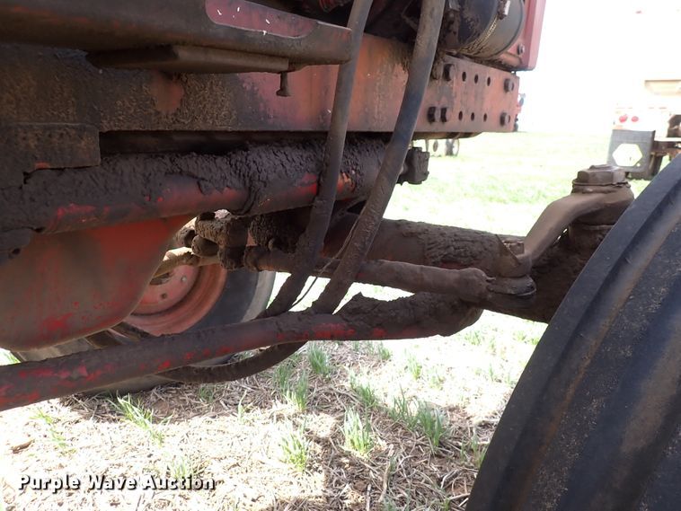 image for item DK4615 International 856  tractor