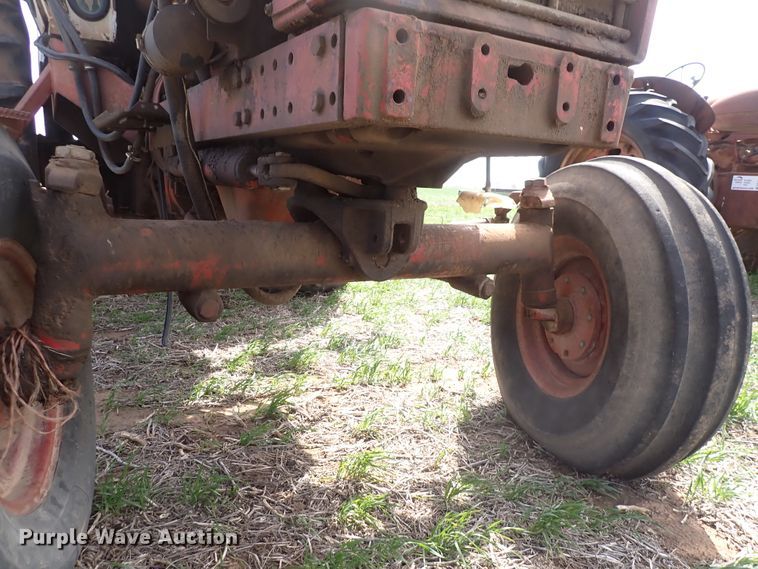 image for item DK4615 International 856  tractor