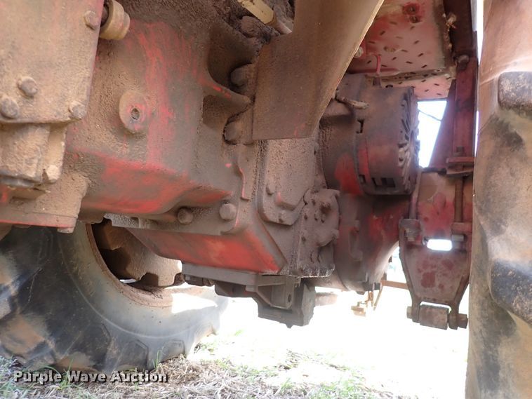 image for item DK4615 International 856  tractor