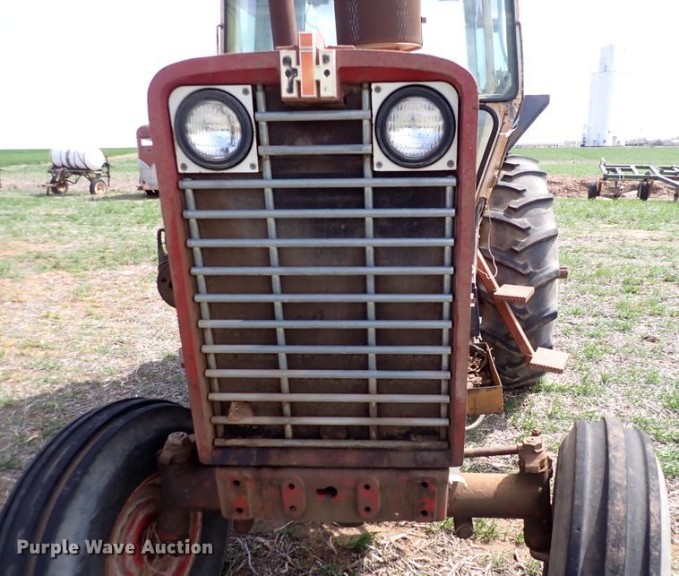 image for item DK4615 International 856  tractor