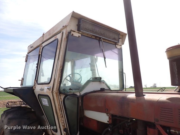 image for item DK4615 International 856  tractor