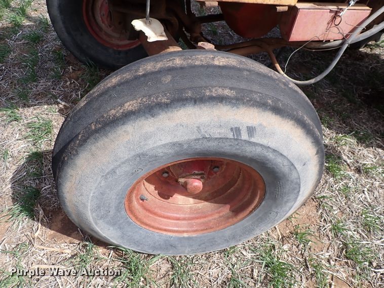 image for item DK4615 International 856  tractor