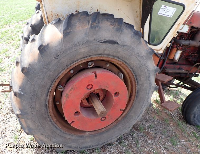 image for item DK4615 International 856  tractor