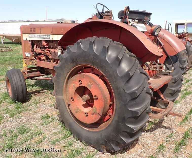 image for item DK4618 International 856  tractor