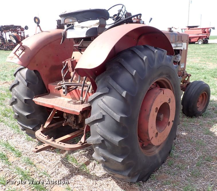 image for item DK4618 International 856  tractor