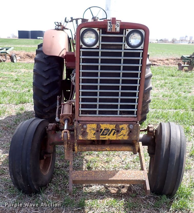 image for item DK4618 International 856  tractor